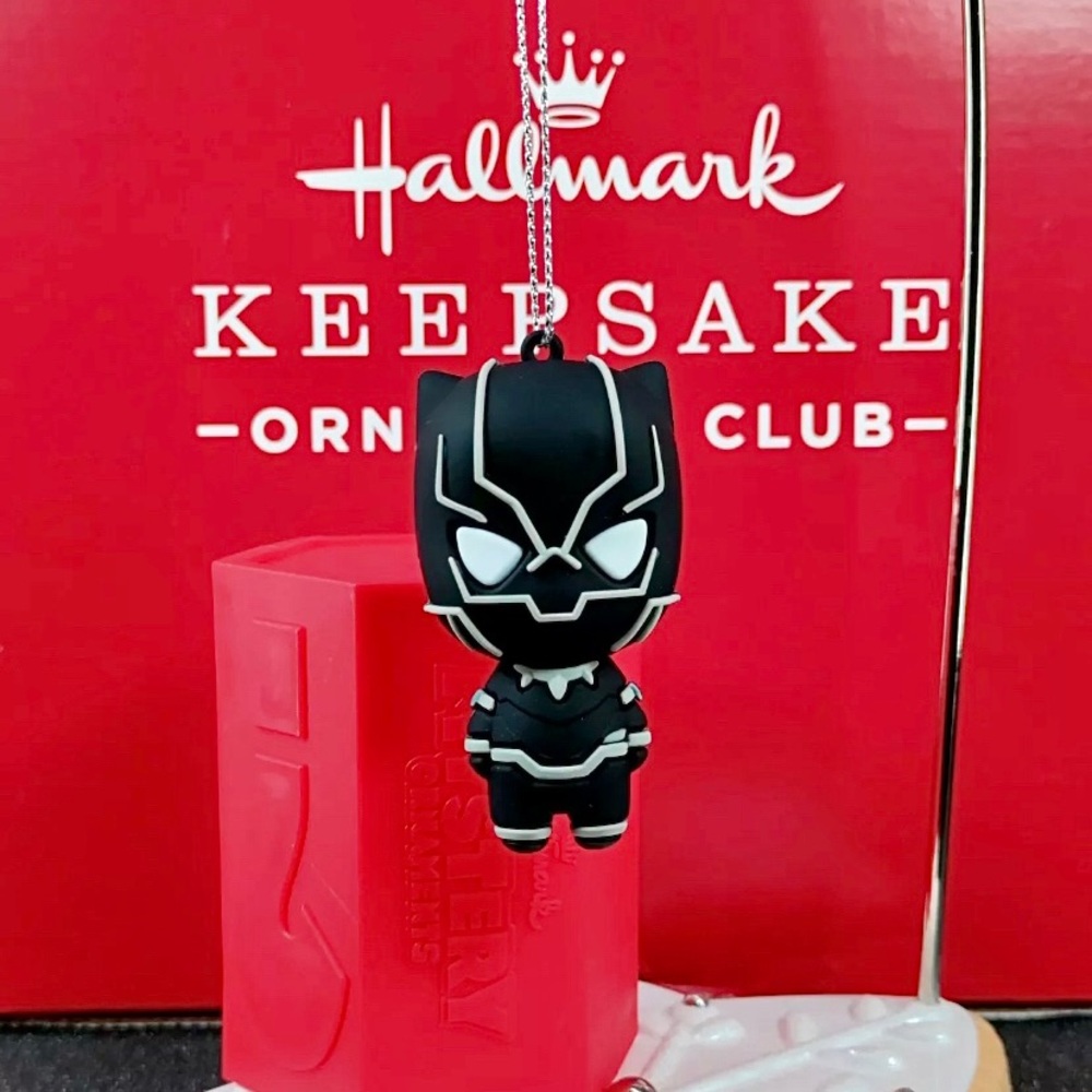 2021 Hallmark Mystery Ornament Black Panther Marvel Superheroes Series 2